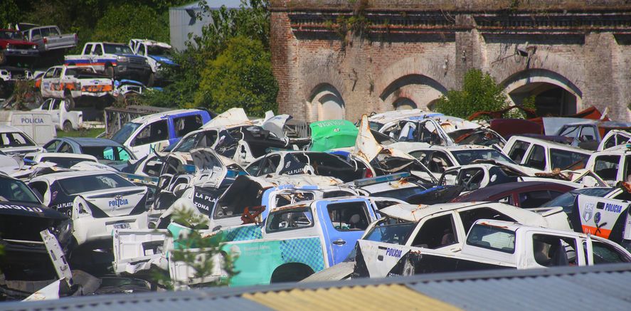 Las Postales Del Cementerio De Patrulleros De La Plata Infocielo