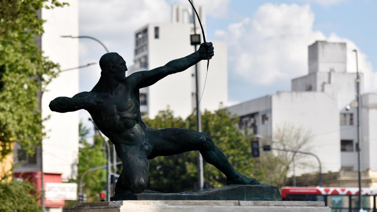 La Plata Volvieron A Colocar El Arco En La Escultura H Rcules Arquero