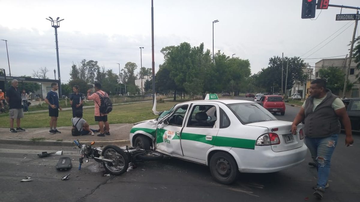 La Plata Muri Un Motociclista Al Chocar Contra Un Taxi Infocielo