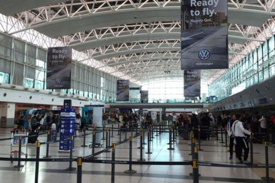 ahora, el gobierno suspendera vuelos para repatriar a argentinos varados en el exterior