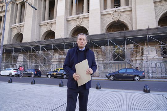 El intendente Fernando Gray presentó un amparo judicial contra la eliminación de la Red Sube en el conurbano.