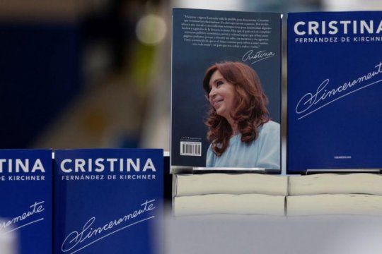 entradas agotadas, pantallas gigantes y streaming: cristina presenta el libro ?sinceramente?