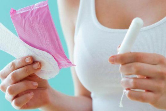 Las mujeres y personas que menstruan ganan proporcionalmente menos y deben afrontar los costos de productos de gestión menstrual. 