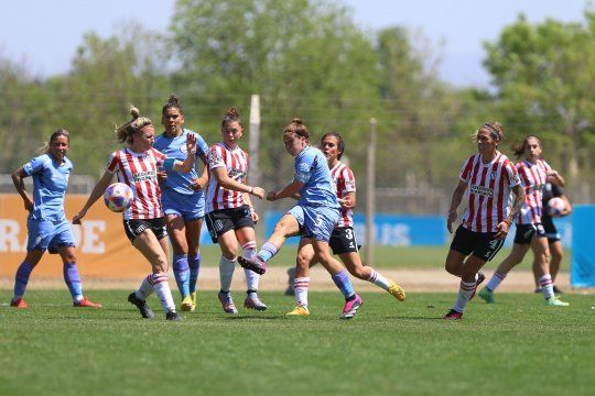 Estudiantes la pasó mal en su visita a Belgrano por la Copa de la Liga femenina. (Foto: CAB)