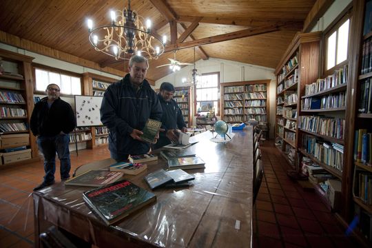 Cómo es por dentro la primera Biblioteca Popular de Argentina creada por ex Combatientes de Malvinas
