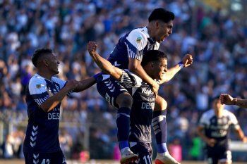 Ramón Sosa festeja su gol en Gimnasia en la Copa de la Liga