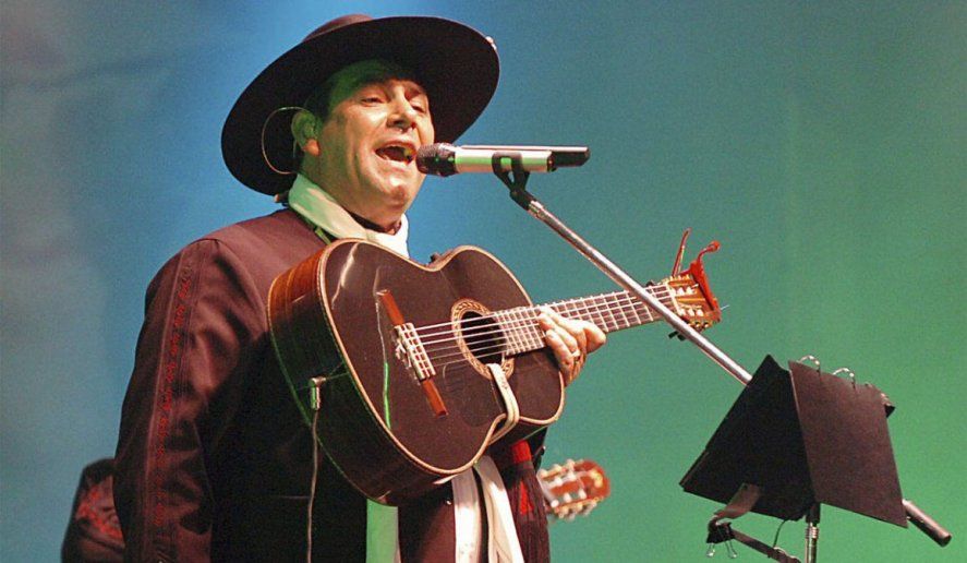 El Chaqueño Palavecino será uno de los artistas que estarán presentes en la Fiesta Nacional de la Guitarra de Dolores. 