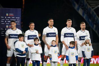 Los jugadores de Gimnasia a la espera del próximo partido 