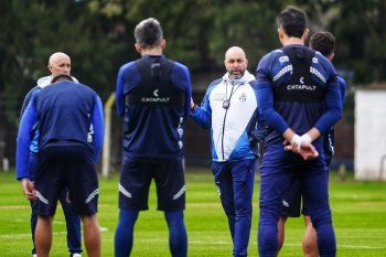 Marcelo Méndez  y el 11 de Gimnasia para enfrentar a Boca. 