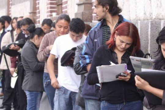 menos de la mitad de los trabajadores argentinos tiene un empleo formal