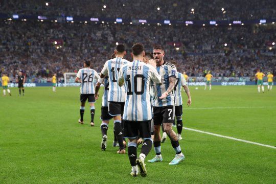 La Selección Argentina festeja su victoria ante Australia en los octavos de final del Mundial Qatar 2022