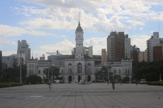 La Municipalidad de La Plata informó el funcionamiento de los servicios municipales durante el 2 de abril.