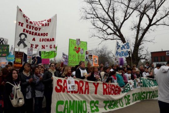 a un mes de la tragedia de moreno, docentes, vecinos y alumnos marchan en reclamo de justicia