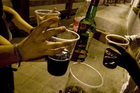 despues del crimen de fernando baez, en villa gesell prohiben el consumo de bebidas alcoholicas en la via publica