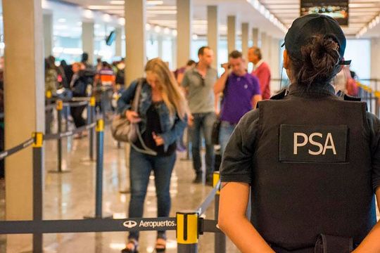 ezeiza: empleados aeroportuarios presos por robar pertenencias de los pasajeros