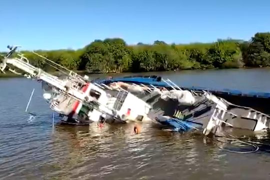 El accidente se produjo en pleno ingreso al Puerto de La Plata 