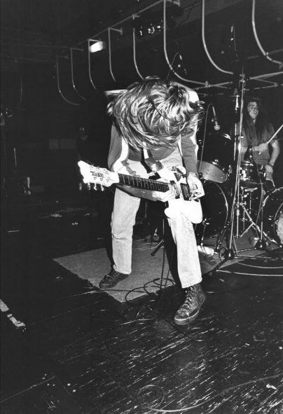 Kurt Cobain junto a Nirvana en el Reino Unido