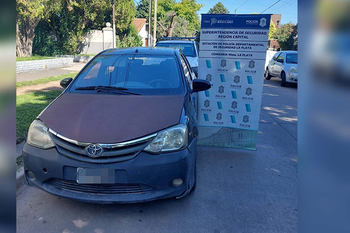 city bell: una joven alcoholizada choco a un motociclista y huyo