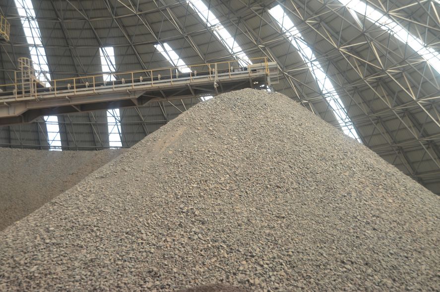 Centro de acopio de piedra caliza en Loma Negra. El material es traído desde el yacimiento  “La Pampita”