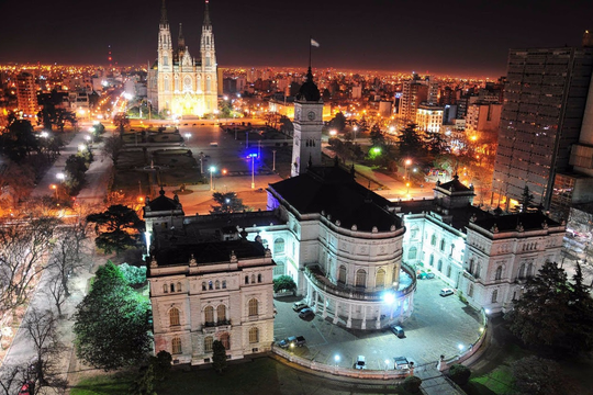 Conocé el cronograma completo de recolección de residuos, estacionamiento medido, transporte público y más servicios municipales en La Plata durante las fiestas de Año Nuevo.