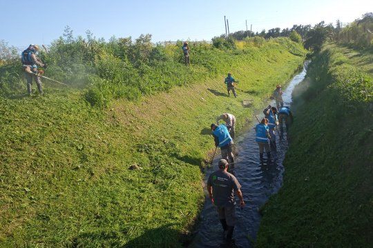 la provincia destina millones a cooperativas para limpiar arroyos
