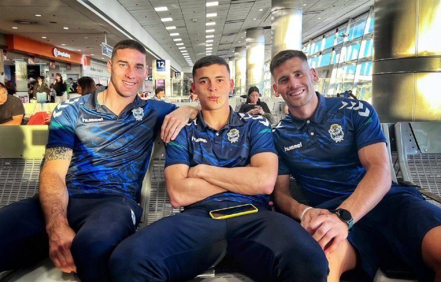 Los futbolistas de Gimnasia antes del viaje a Santiago del estero por la Liga Profesional