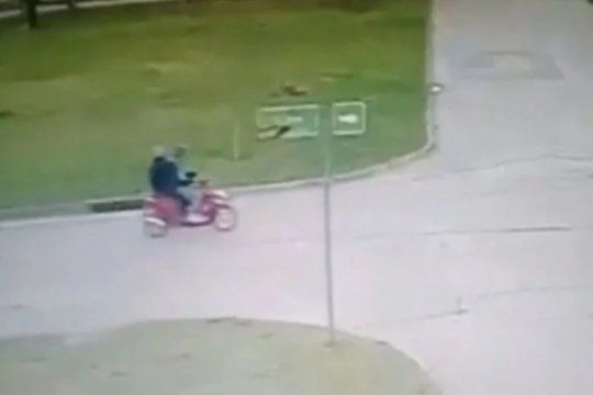 el femicidio de navila: detectaron imagenes del presunto asesino y ella en una moto a metros de la escena del crimen