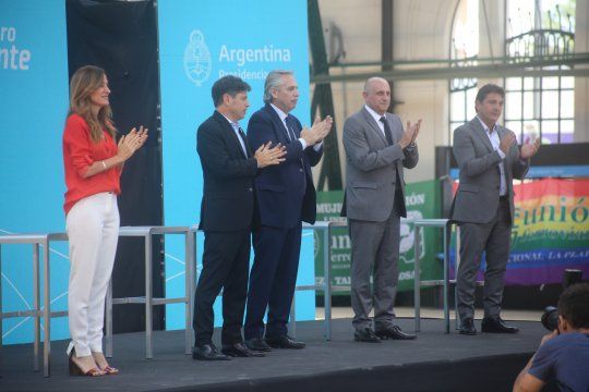 Alberto Fernández y Axel Kicillof inauguraron el techo de la estación de trenes: “La Plata puede volver a ser una gran Ciudad”