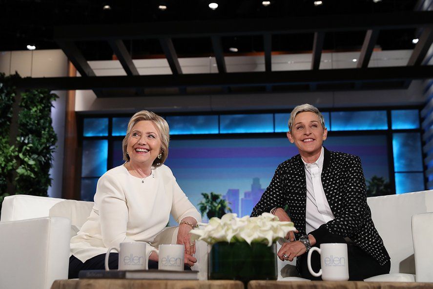 Ellen junto a Hillary Clinton