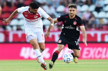 Sebastián Boselli en acción en Estudiantes vs. Argentinos.