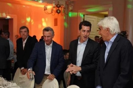 Wado de Pedro explicó su foto con el CEO de Clarín: es casual