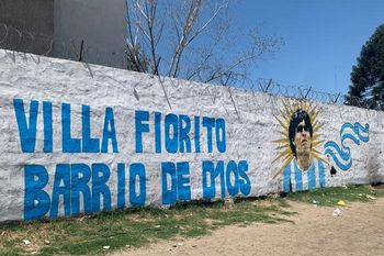 lanzaran un circuito turistico y cultural dedicado a diego maradona en lomas de zamora