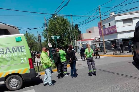 mato a un joven a pinas por orinar en el frente de su vivienda