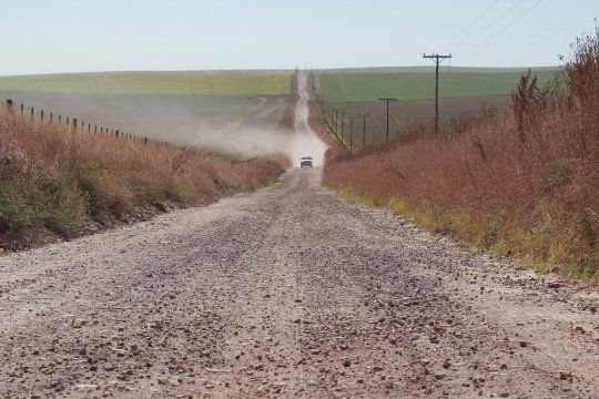 Provincia anunció obras para caminos rurales