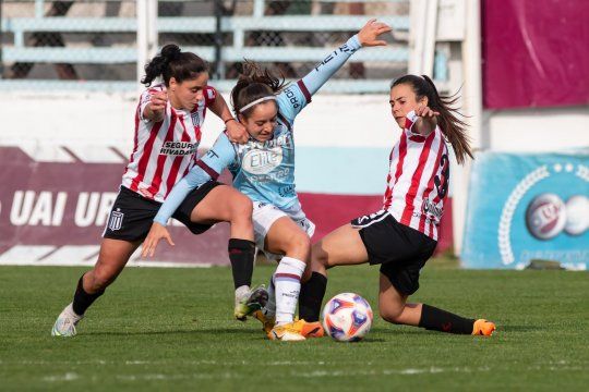 Club Deportivo UAI Urquiza  Club deportivo, Dibujos de futbol, Futbol  argentino