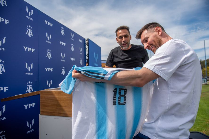 Messi renovó su vinculación con YPF por un año más