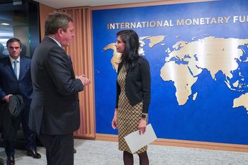 El ministro de Economía de la Nación, Sergio Massa, y la subdirectora Gerenta del Fondo Monetario Internacional (FMI), Gita Gopinath.