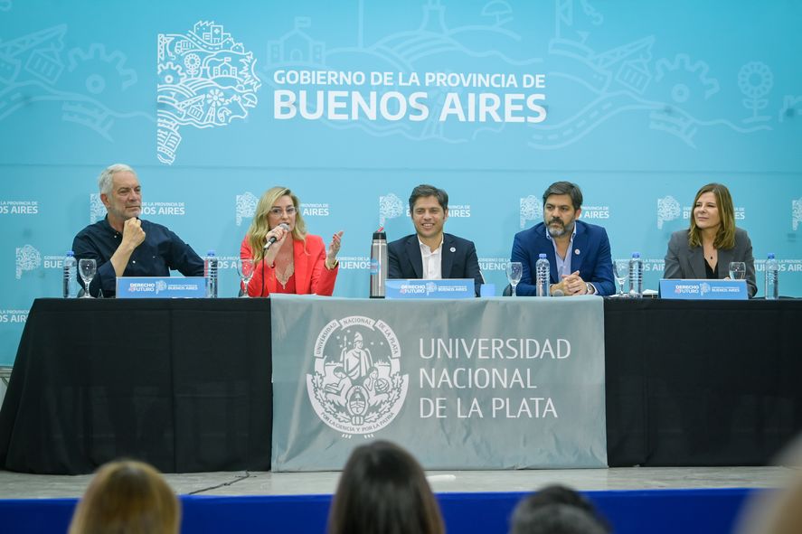 Axel Kicillof cerró la jornada Derecho al Desarrollo en la UNLP