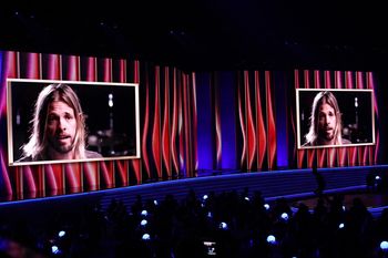 Taylor Hawkins homenajeado en los premios Grammy 2022. 
