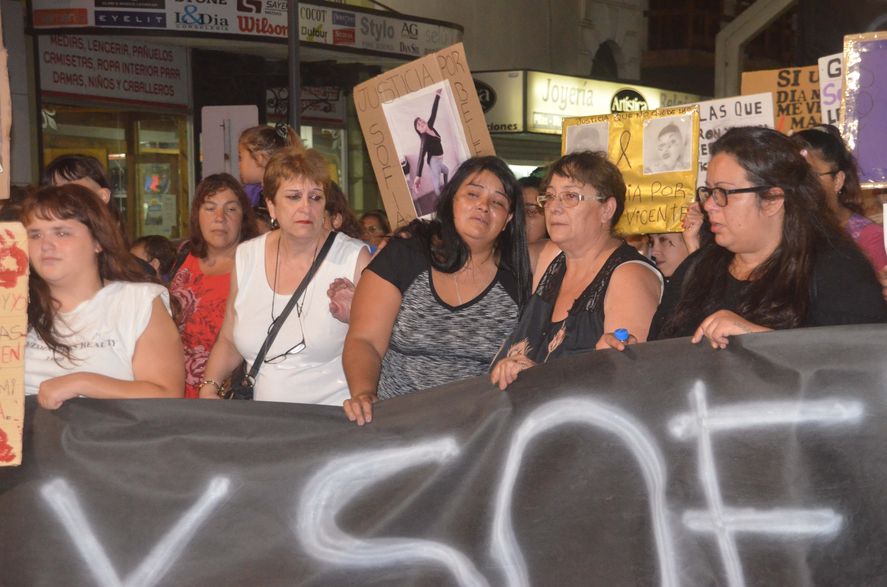 Miles de personas marcharon por las calles de Olavarría tras el brutal femicidio de Sofía.