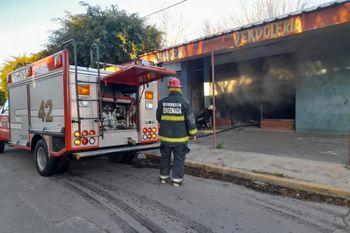 misterioso incendio de un local de la acusada de estafa piramidal en ensenada