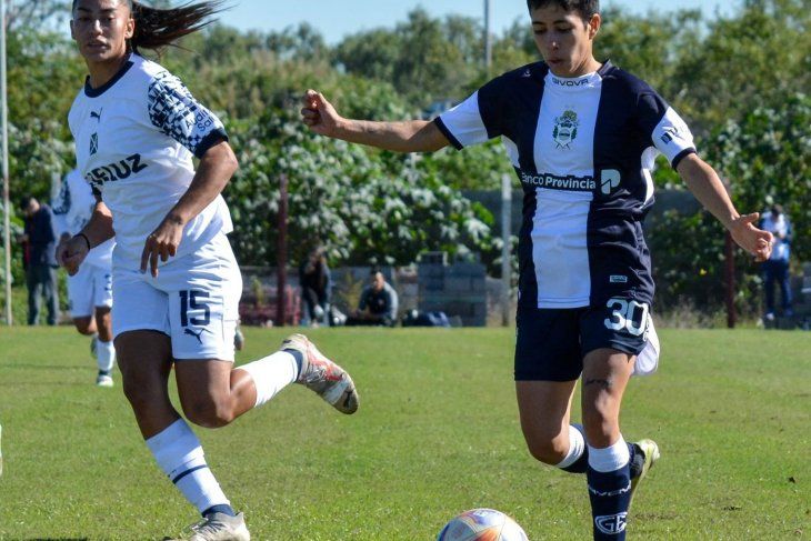 Florencia Gaetán en acción en Independiente vs. Gimnasia. (Foto: prensa GELP)