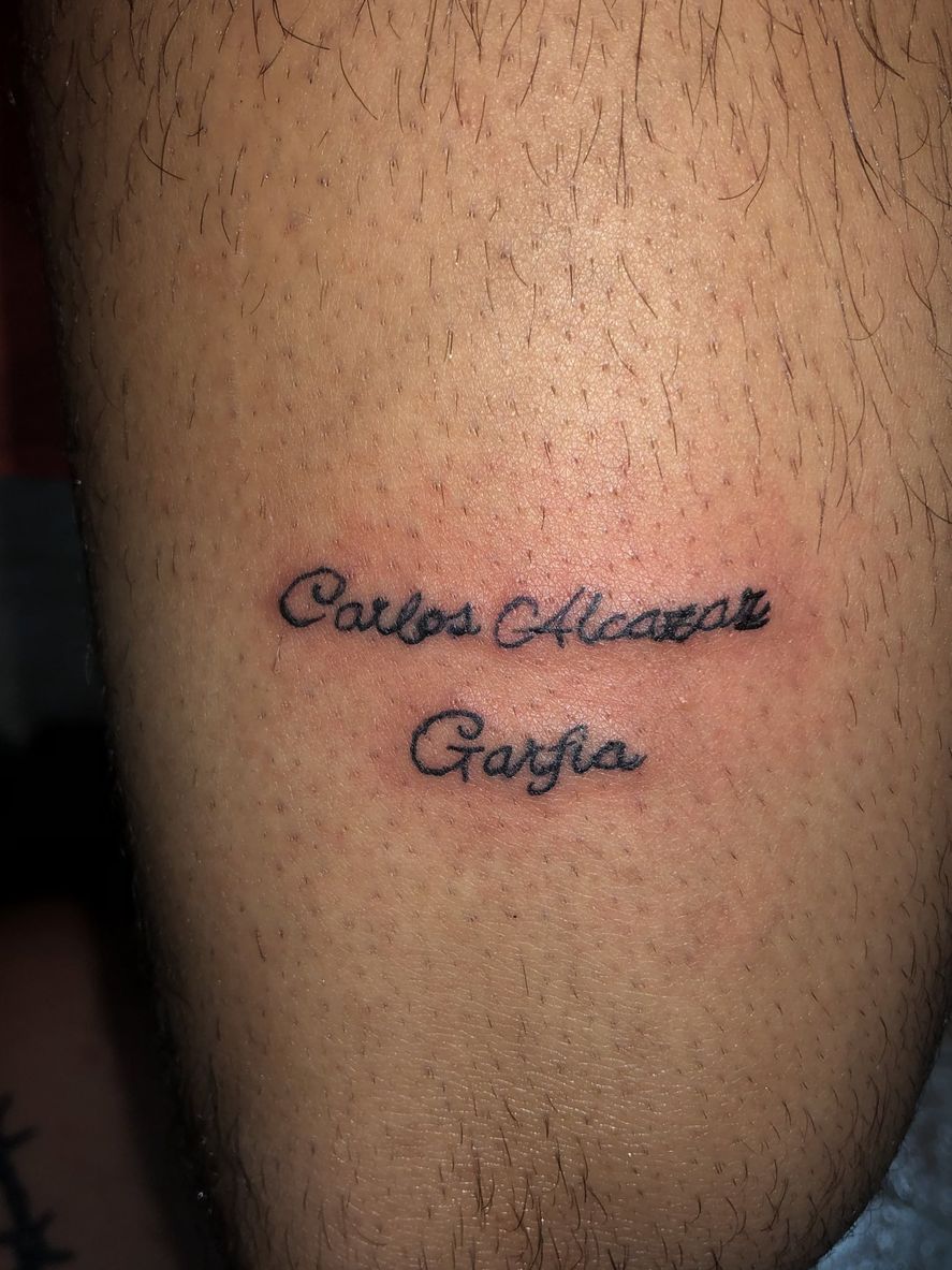 Uno de gallegos: Se tatuó mal el nombre del tenista Carlos Alcaraz
