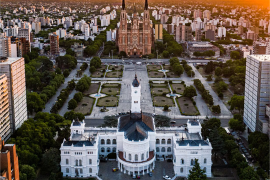 Te contamos como estará el clima en la Ciudad de La Plata hoy martes 31 de diciembre. Probabilidades de lluvias ¿Cómo se pasa éste fin de año?