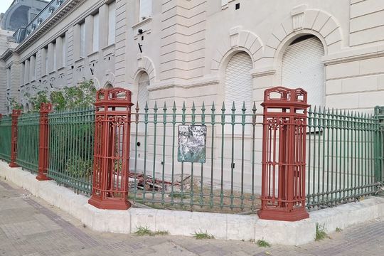 la plata: vandalos ingresaron para robar en la escuela normal 1