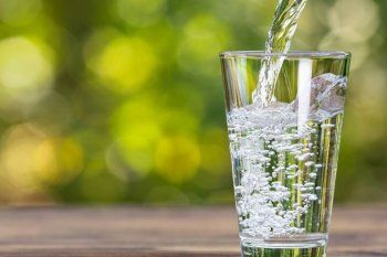 El Colegio de Nutricionistas llama a beber agua sin esperar a tener sed