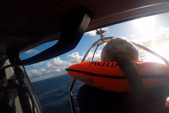 El increíble rescate de emergencia a un tripulante pesquero en Bahía Blanca.