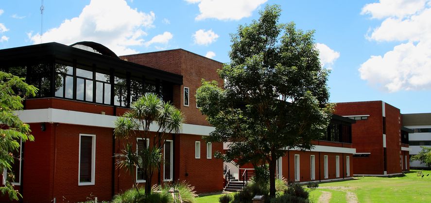 Los pisos de goma que comenzó a producir la UTN regional de La Plata se aplicarán en 140 casas