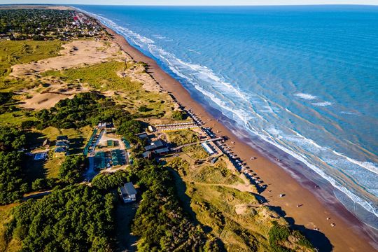 From sea to hills, provincia de Buenos Aires has a lot to offer. Meet the biggest argentinian province.