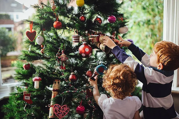 Diciembre llega con feriados para disfrutar en familia. Te contamos sobre el 8 de diciembre, el clásico armado del arbolito, y el calendario completo del mes.